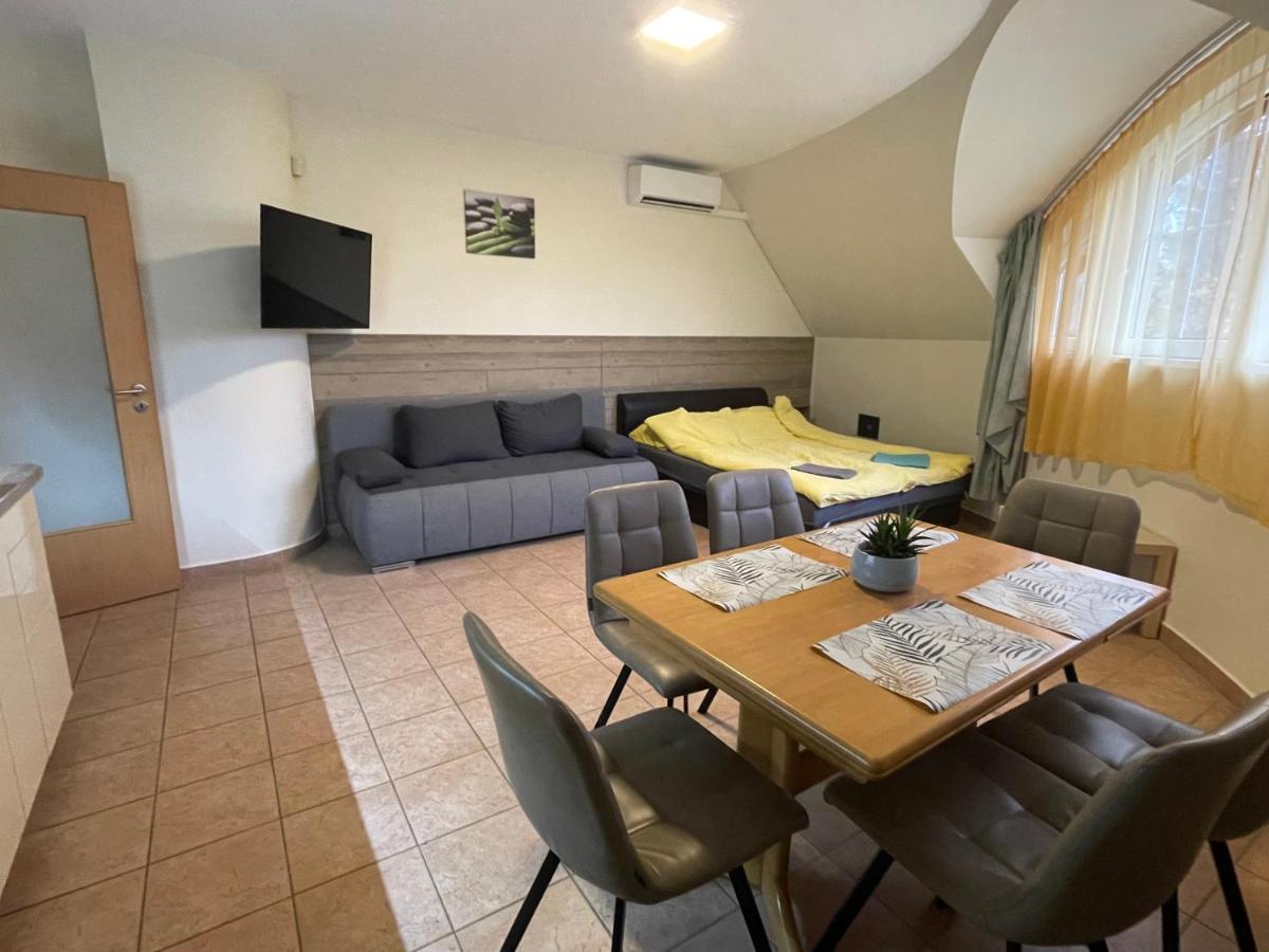 Kuenszler Apartmanhaz Zamárdi Εξωτερικό φωτογραφία